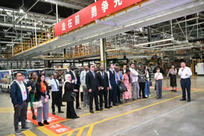 一带一路国际记者组织青年领袖研修班在江铃集团开展市场调研活动